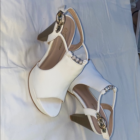 White heels - Picture 4 of 4